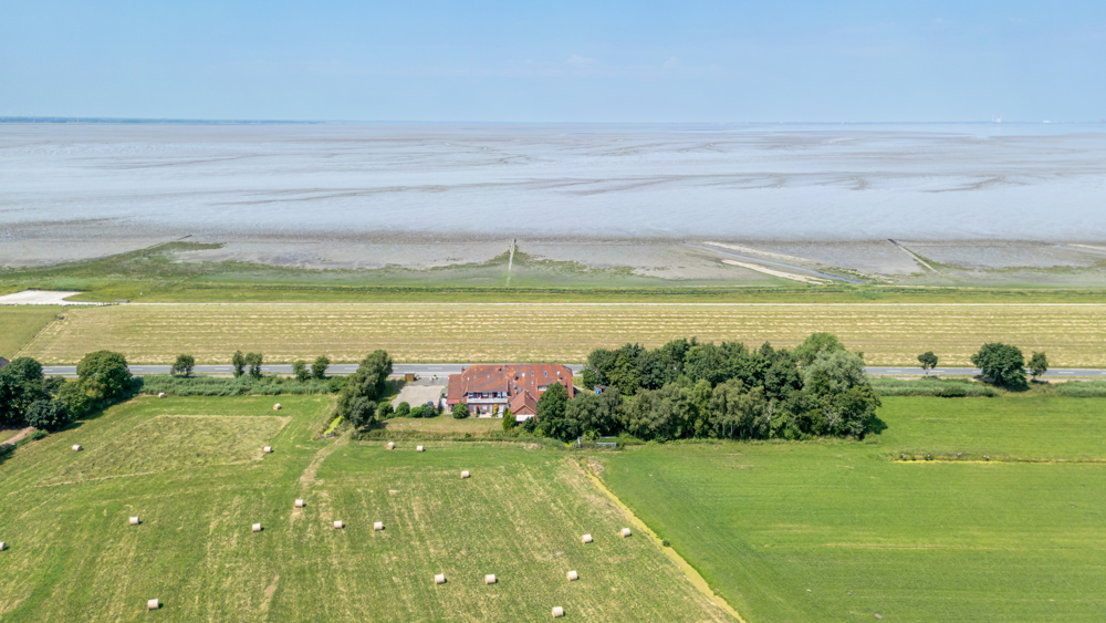 Attraktive und möblierte 3-Zimmer-Ferienwohnung, Nähe Nordsee in ländlicher Lage direkt am Jadebusen