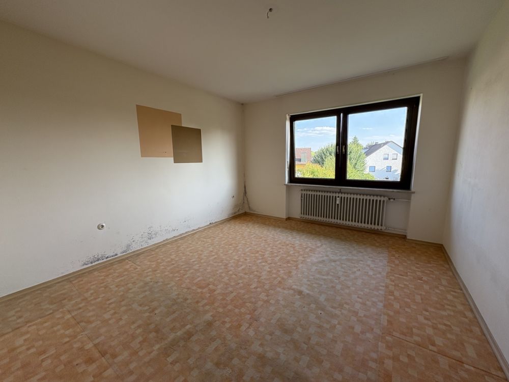 Zweifamilienhaus auf schönem und großzügigem Grundstück in ruhiger Lage in Schönkirch!