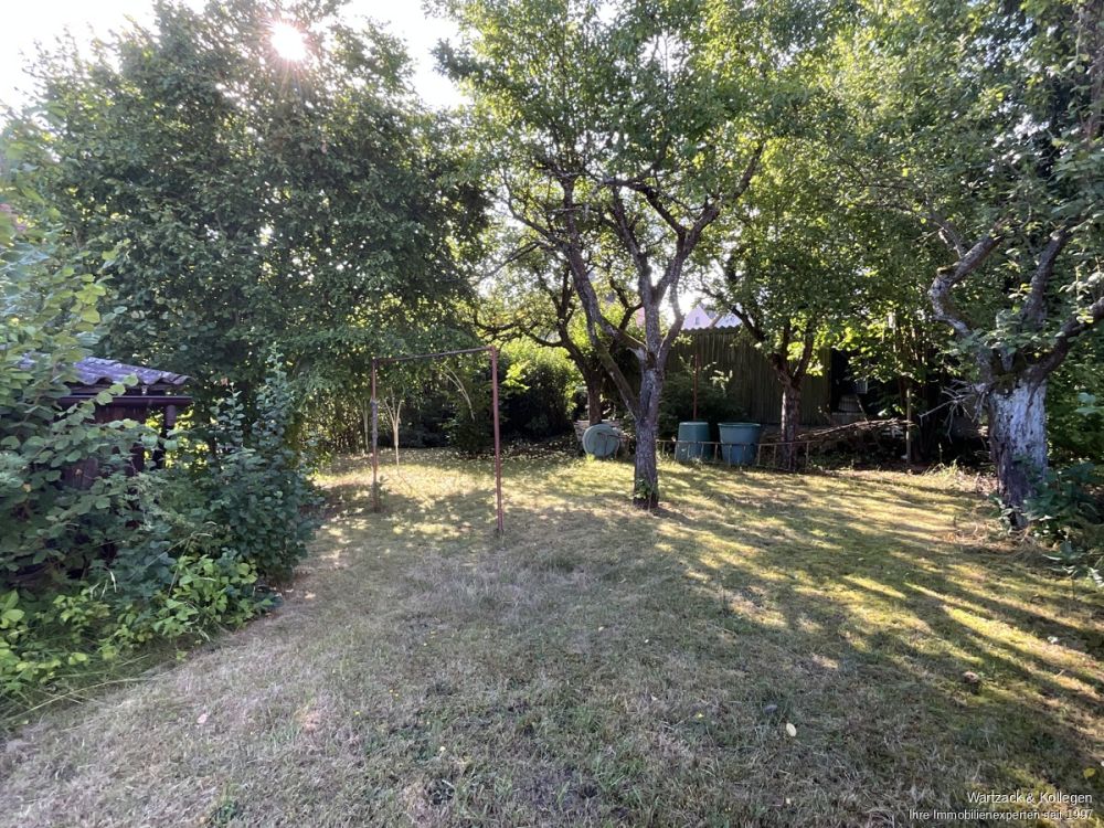 Kleines Einfamilienhaus zur Sanierung oder Abriss
mit wunderschönem Grundstück in Schwabach