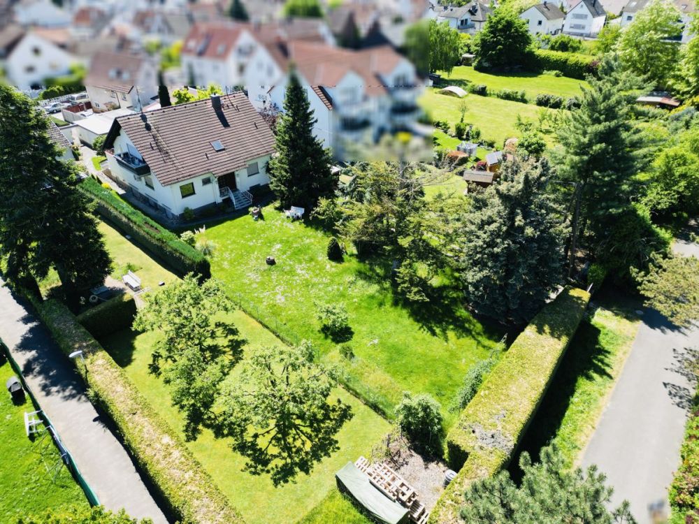 Gartenparadies - Zweifamilienhaus mit Einliegerwohnung
