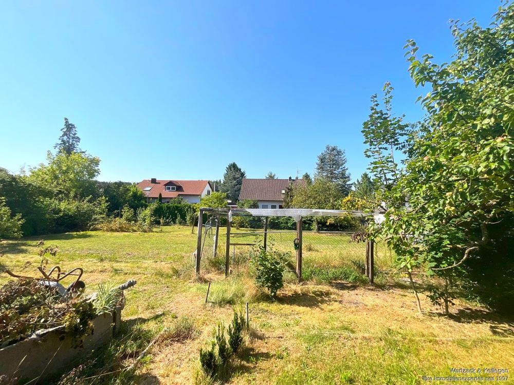 Herrliches Grundstück 
zur sofortigen Bebauung 
mit einem Ein- oder Zweifamilienhaus