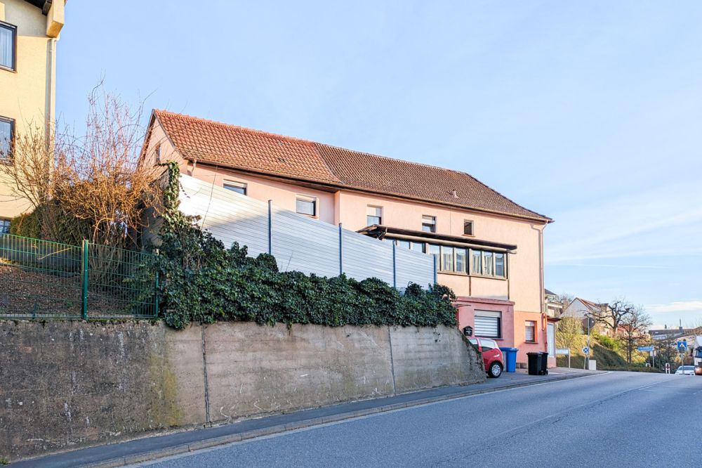Interessantes Rendite-Objekt in der Kurstadt Bad König - ein Haus und jede Menge Möglichkeiten!