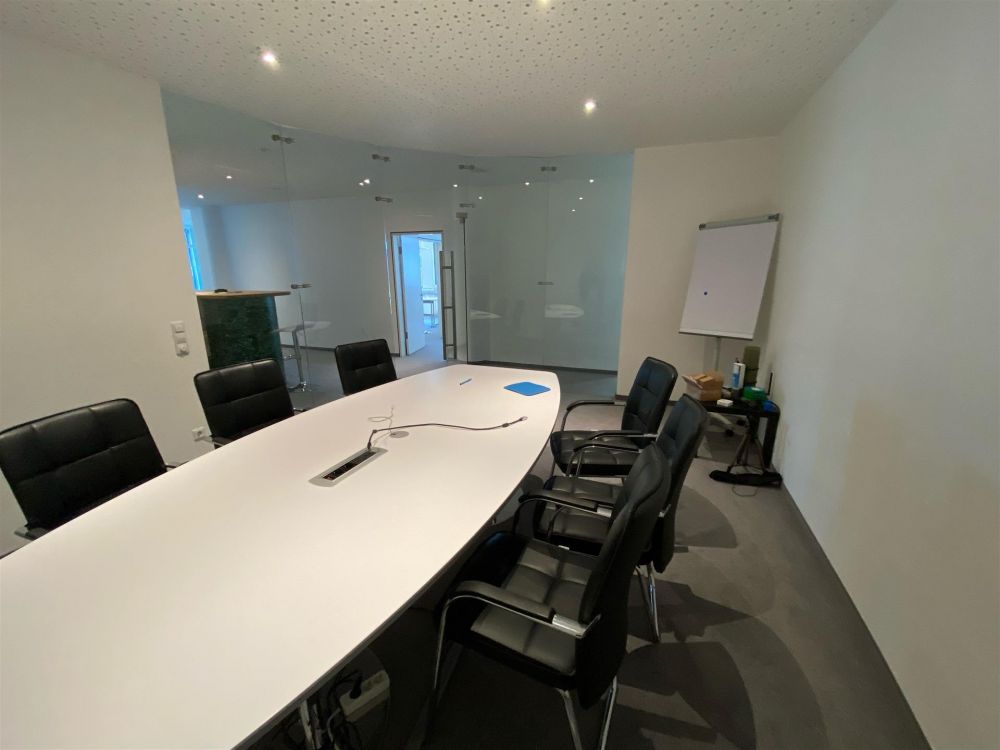 Repräsentative und gut ausgestattete Räumlichkeiten!