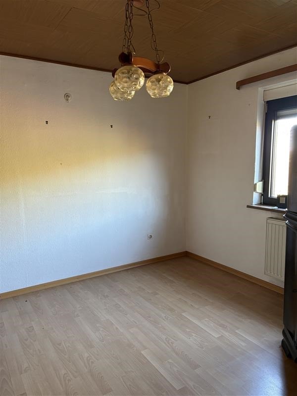 Charmantes Zweifamilienhaus mit Ausbaupotential!