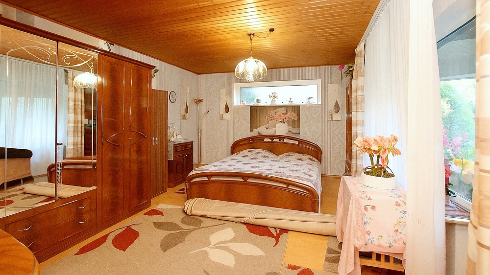 Ein-/Zweifamilienhaus mit großzü. Garten, Garage sowie abtrennbarem Bauplatz in Edewecht-Osterscheps