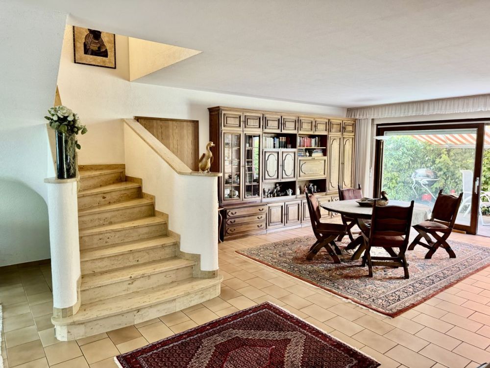 Freistehendes Einfamilienhaus in Traumlage
- Offen, großzügig und umgeben von Grün -