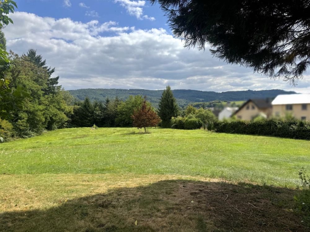 Charmantes Wohnhaus auf parkähnlichem Grundstück