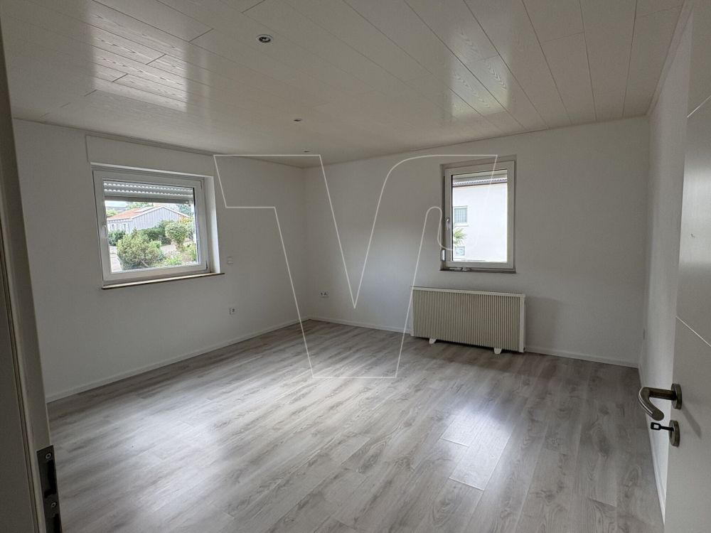 Sanierte und sehr gepflegte Wohnung mit großem Balkon!