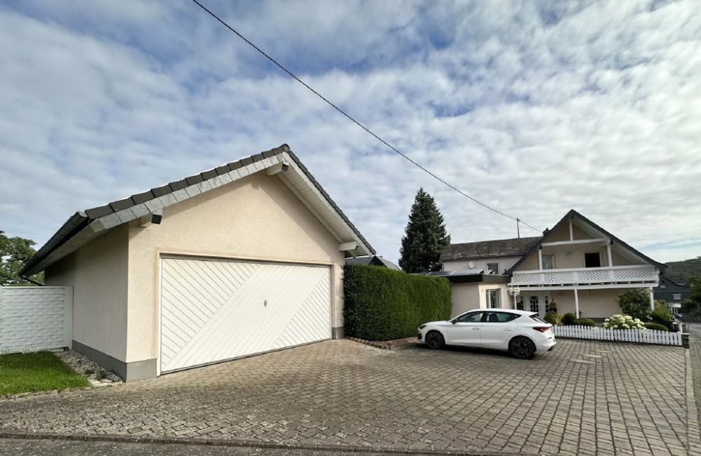 Sehr gepflegtes Einfamilienhaus mit großem Grundstück!