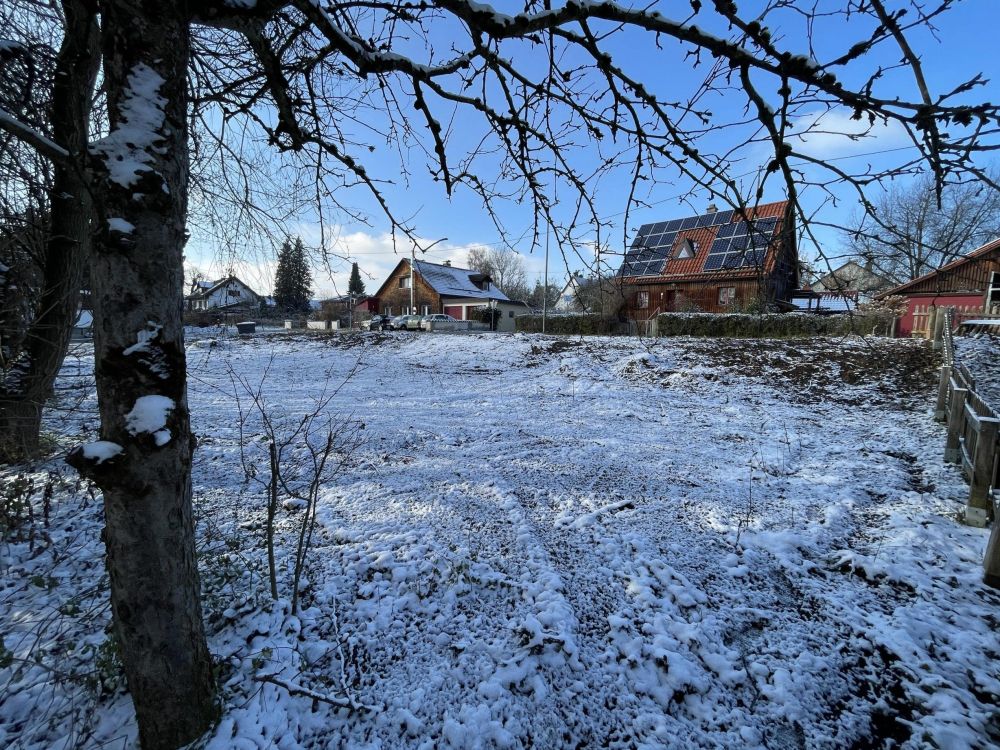 BAUPLATZ + GENEHMIGTER BAUPLAN