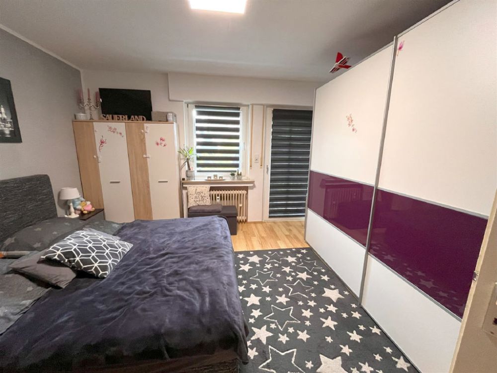 Schlafzimmer mit Balkonzugang
