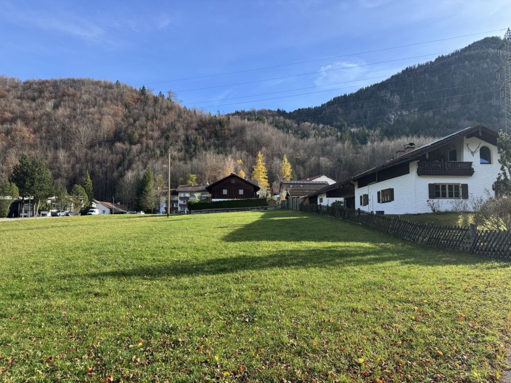 Ruhiges Grundstück für eine großzügige Bebauung mit einem Einfamilienhaus oder einem Doppelhaus