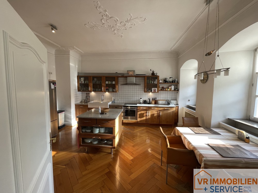 Einzigartige Immobilie mit historischem Flair: Ehemalige Amtskellerei in 97631 Bad Königshofen!