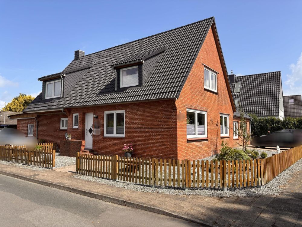 Hausansicht im Sommer