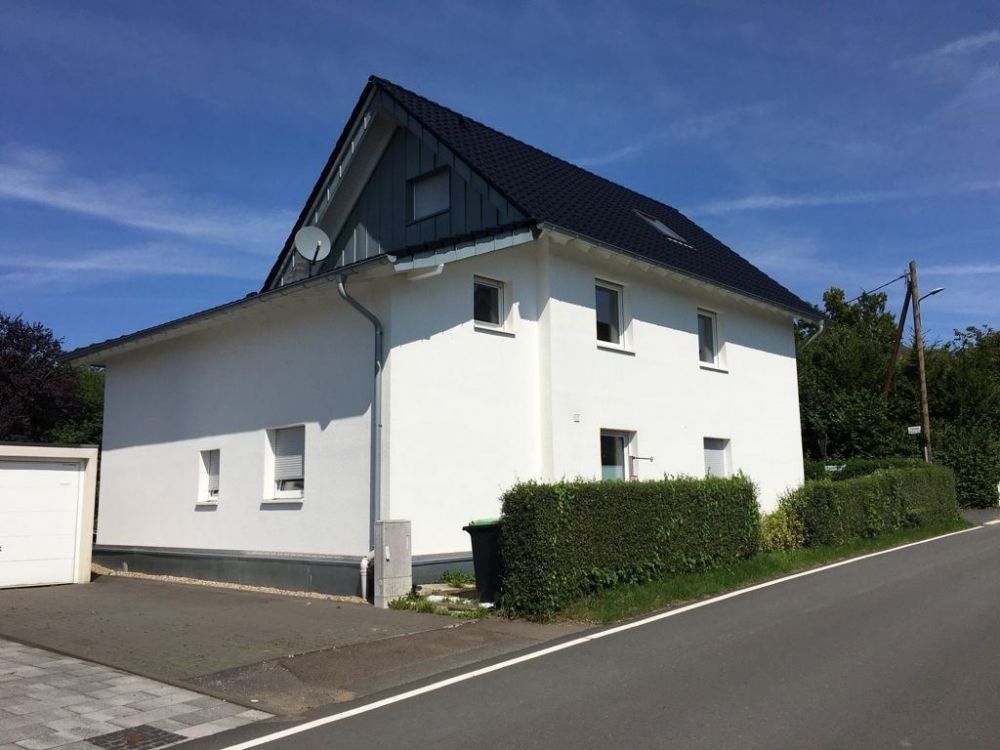 Zwei-/Dreifamilienhaus in Ortsrandlage von Kürten