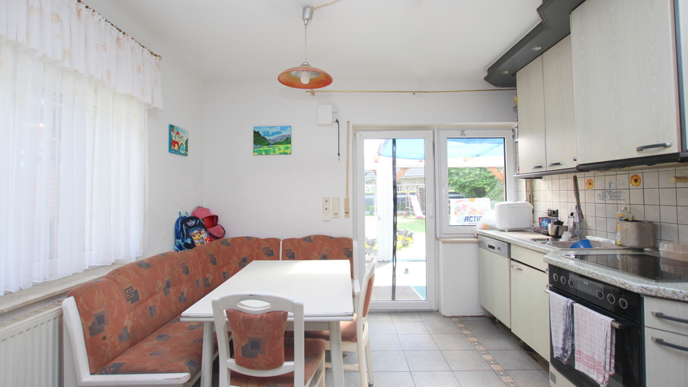 Kapitalanlage! Solide Doppelhaushälfte mit PV-Anlage, Garage und großem Gartenbereich in Friesoythe