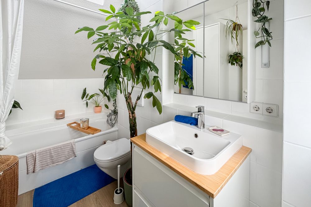 Frei ab 01.12.2025: Lichtdurchflutete 1-Zimmer-DG-Wohnung mit Balkon und TG-Stellpl. in Nieder-Roden