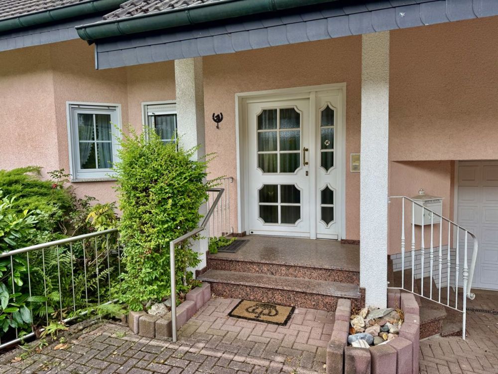 Einfamilienhaus in ruhiger und idyllischer Lage
- Ein Zuhause mit Herz in bester Lage von Rodgau -