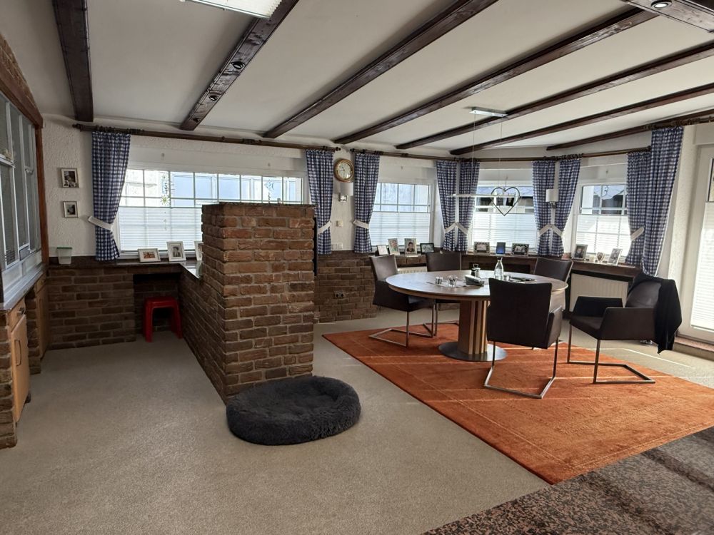 4 EG links großer Essplatz