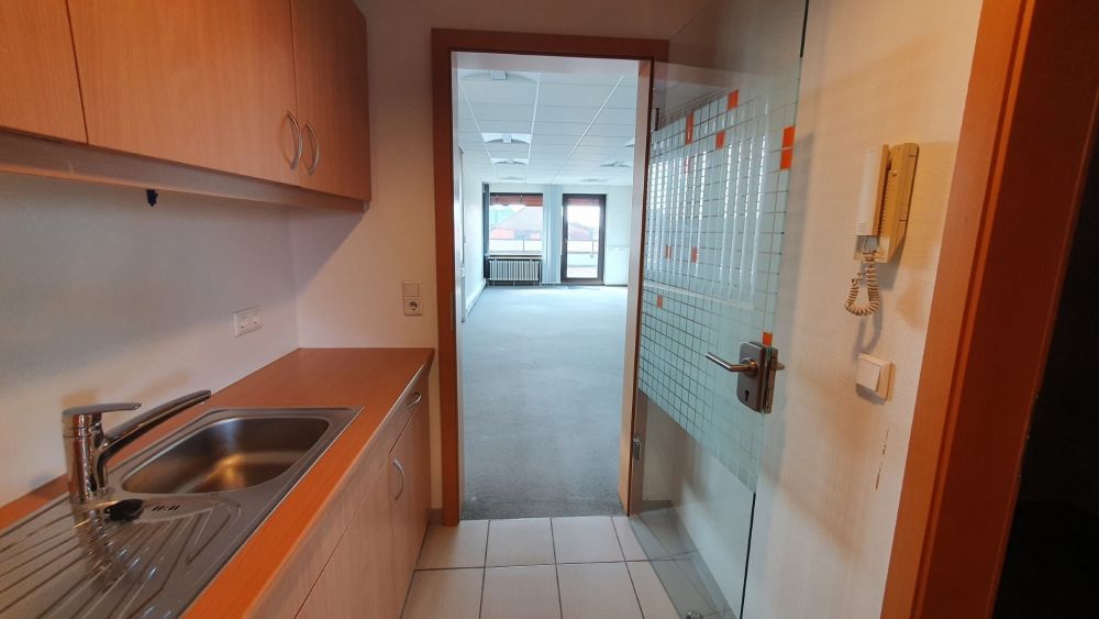 Helle Büroetage mit Dachterrasse