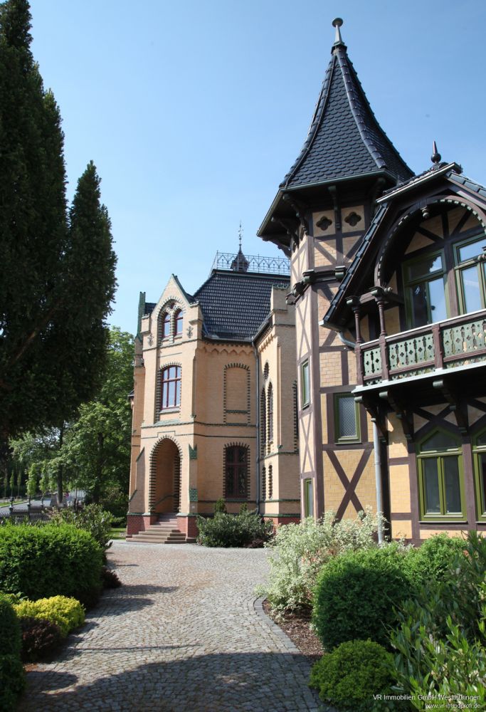 Repräsentative Praxisräume mit neuem Fahrstuhl !!!