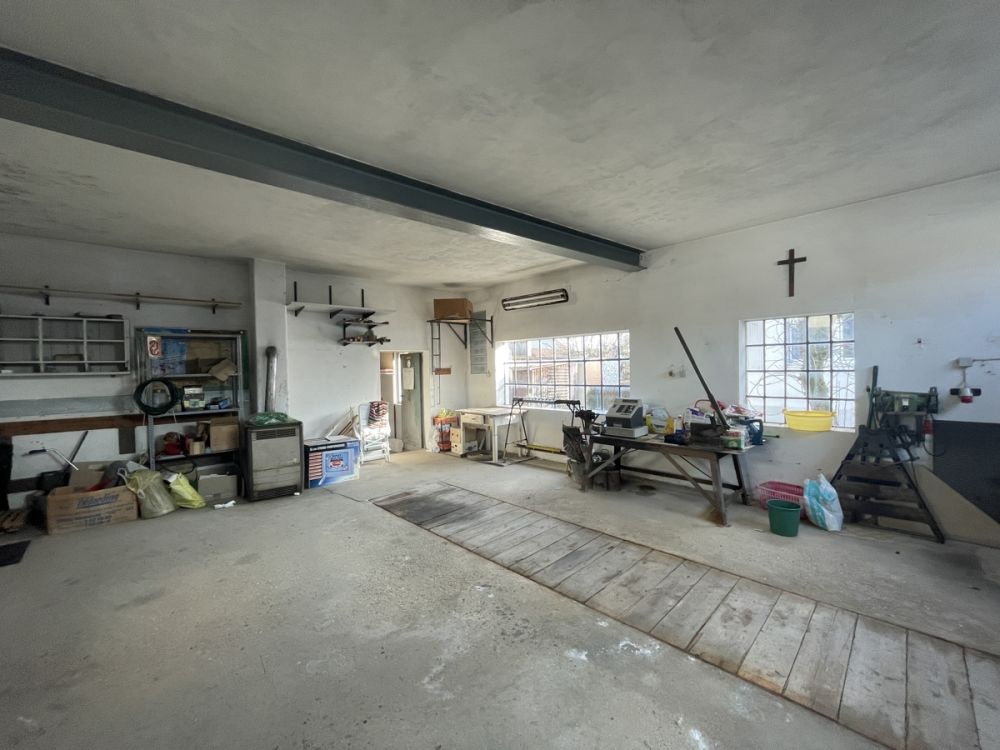 Einfamilienhaus mit großer Maschinenhalle und Werkstatt in Waidhaus!