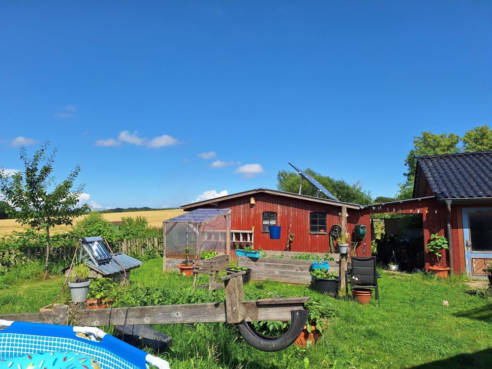 Hyygeliges, ebenerdiges Holzhaus in ruhiger Feldrandlage
