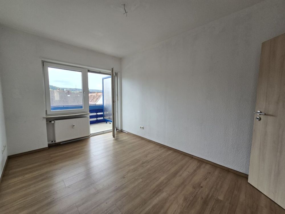 3-Zi.-Wohnung mit Balkon, 
Stellplatz und großzügigem Wohnbereich