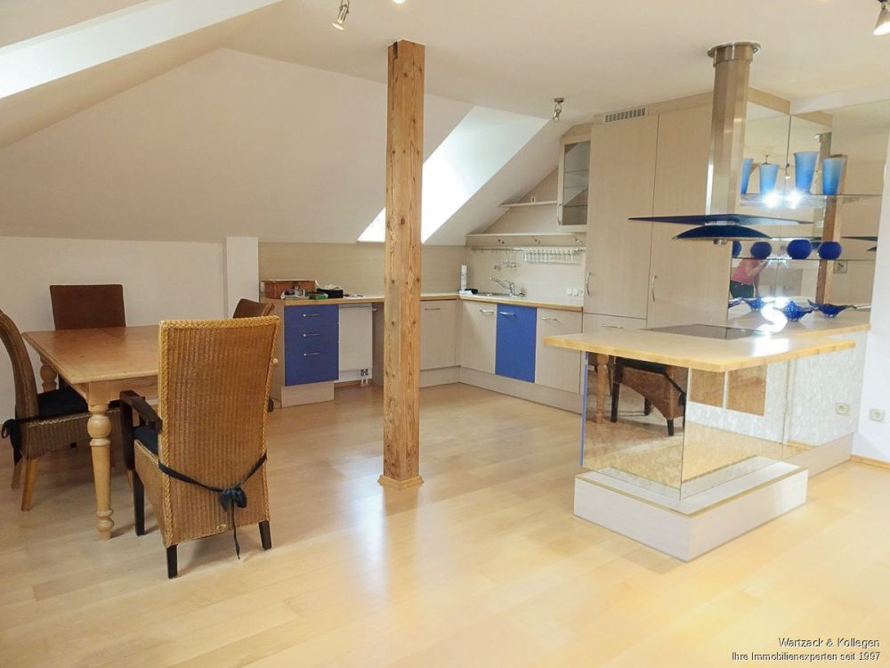 großzügige Dachgeschosswohnung im edlen Gewand in Schwabach