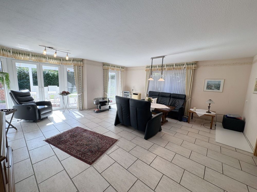 Ruhig gelegen - in zweiter Reihe!
ebenerdiger Bungalow
in zentraler Lage von
Neuenkirchen (5)