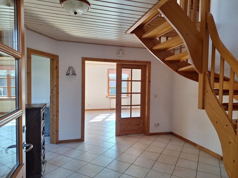 Zauberhaftes Holzbohlenhaus mit Einliegerwohnung in Mohrkirch