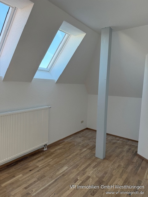 Frisch sanierte Wohnung im Dachgeschoss zu vermieten!