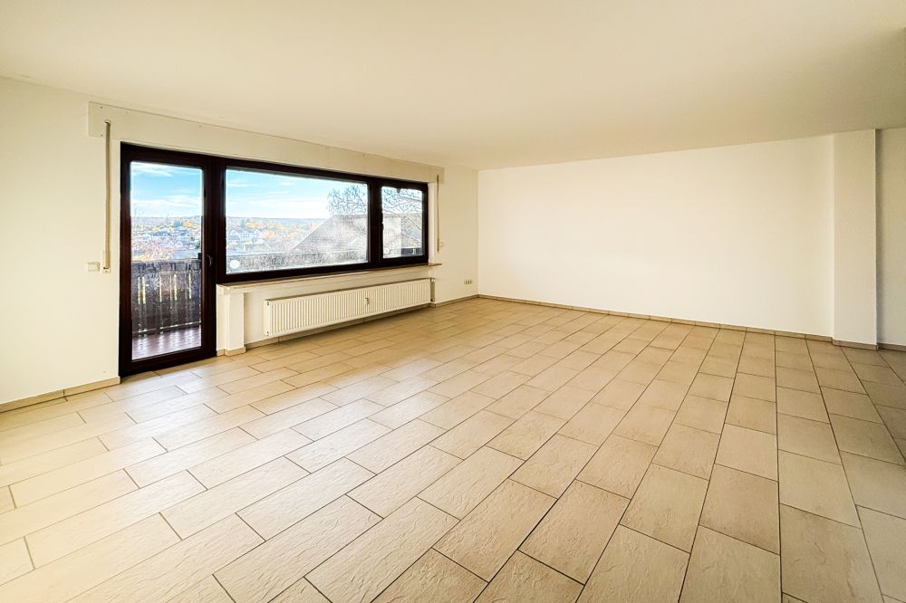 Repräsentatives Mehrfamilienhaus in Reinheim/Zeilhard - Großzügig, vielseitig und sofort bezugsfrei