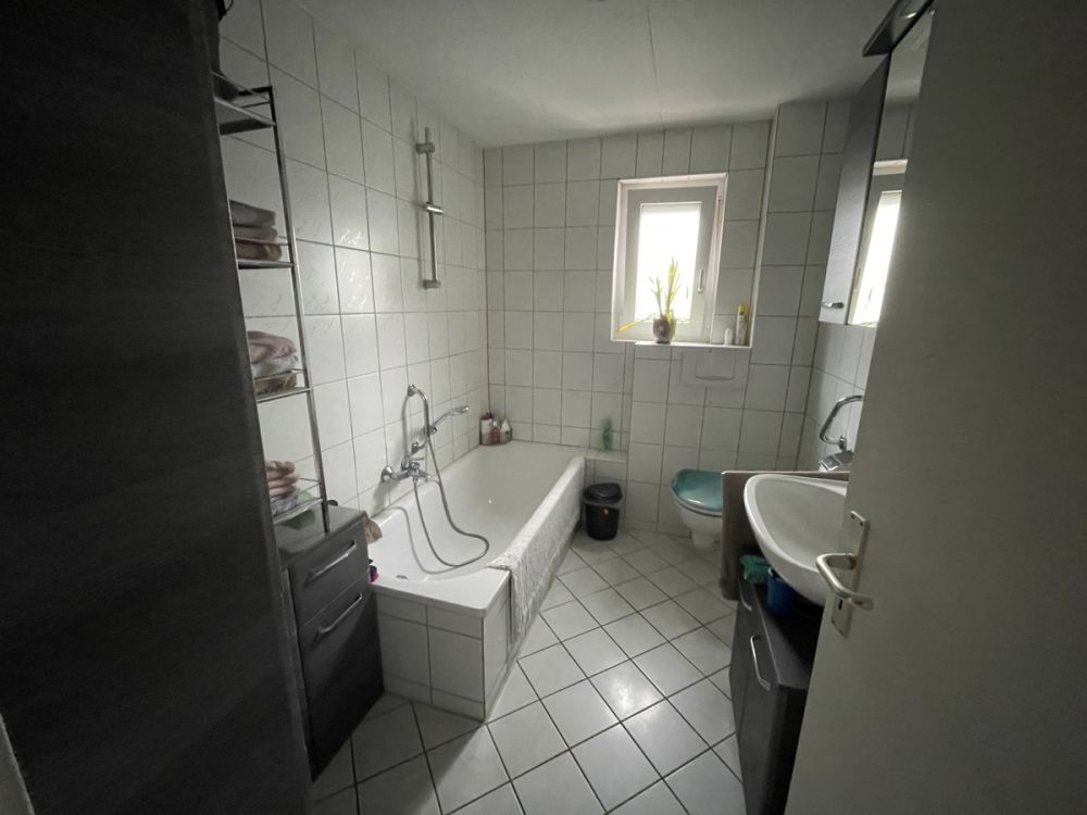 Doppelhaushälfte zu verkaufen – ruhige Lage am Ende einer Sackgasse!