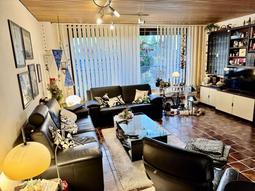 Architektur mit Charakter
großzügiges Split-Level-Haus mit 
separaten Vordergebäude, Garten & Garage