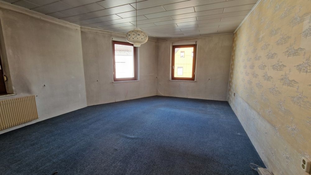 Sanierungsobjekt mit viel Platz und Nebengebäude in Mitterteich zu verkaufen