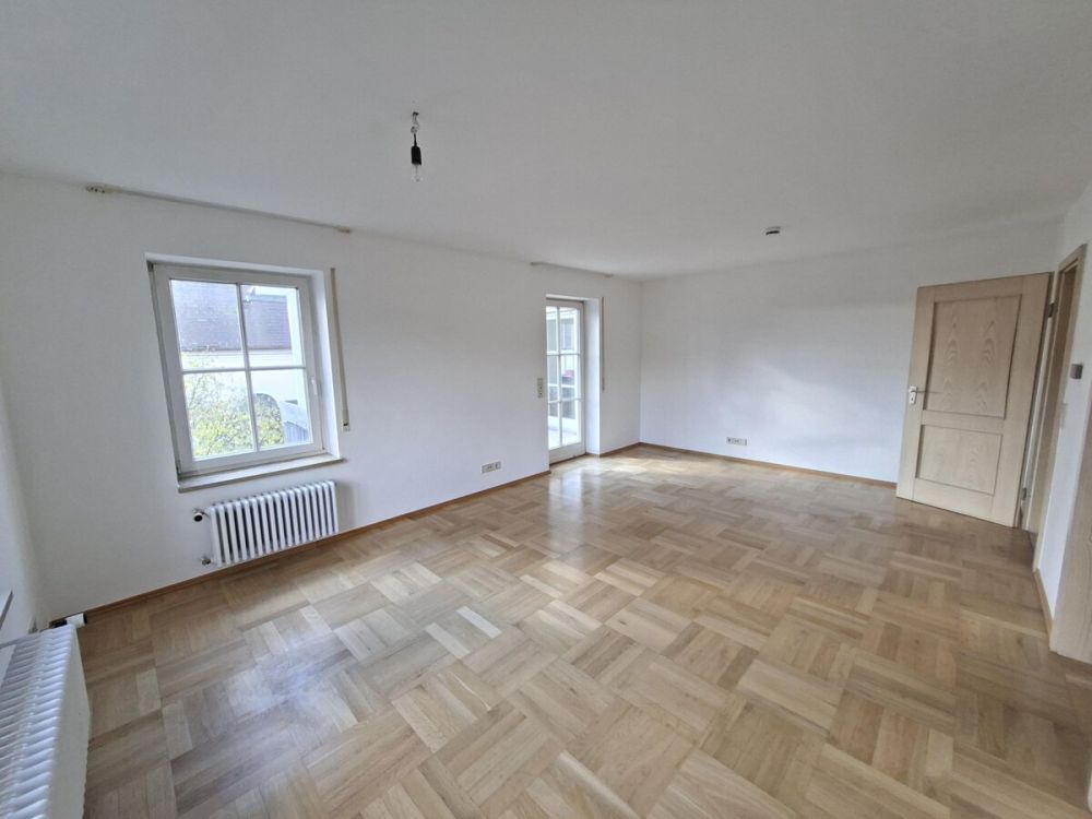 Großzügige Pfarrhauswohnung auf 2 Ebenen in Hürben!