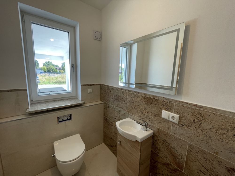 ERSTBEZUG !!!  - Es fällt keine zusätzliche Käuferprovision an!
Große, Sonnige Erdgeschosswohnung