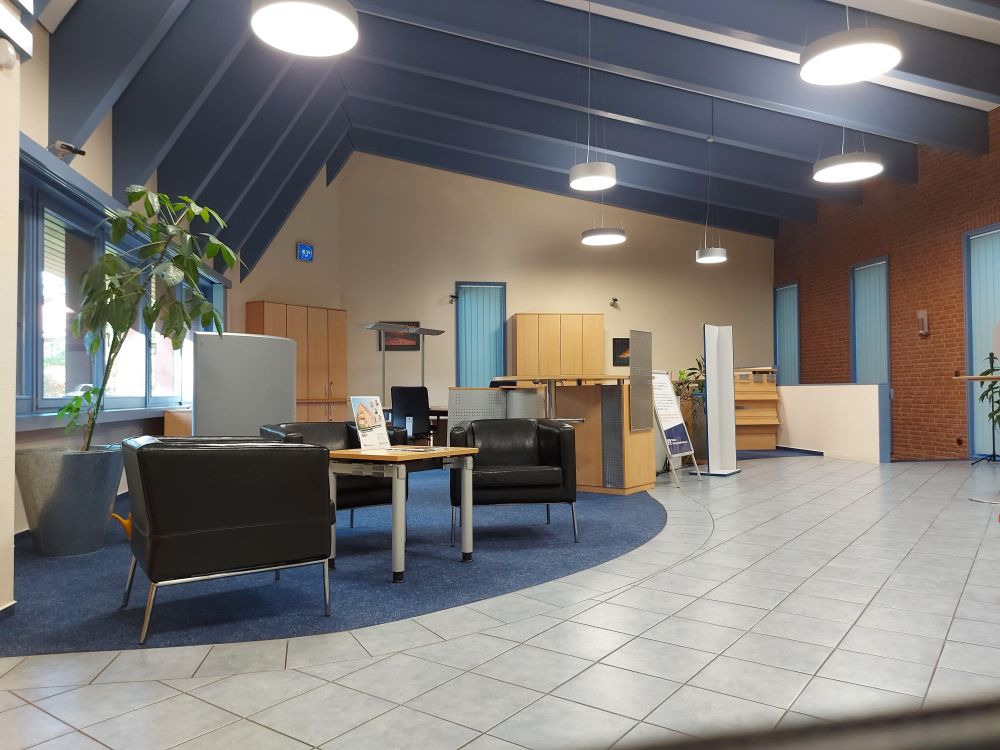 Gut durchdachtes, ehemaliges Bankgebäude mit 10 Stellplätzen im Ortsteil Innien