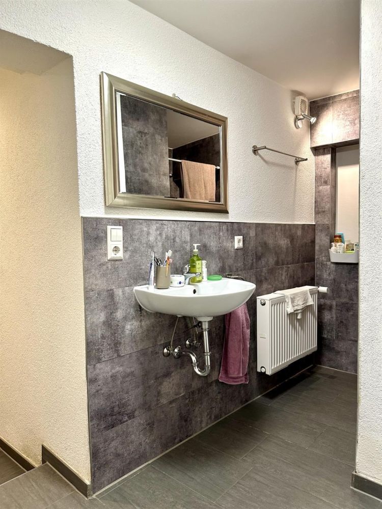 modernes Duschbad (Wohnung EG)