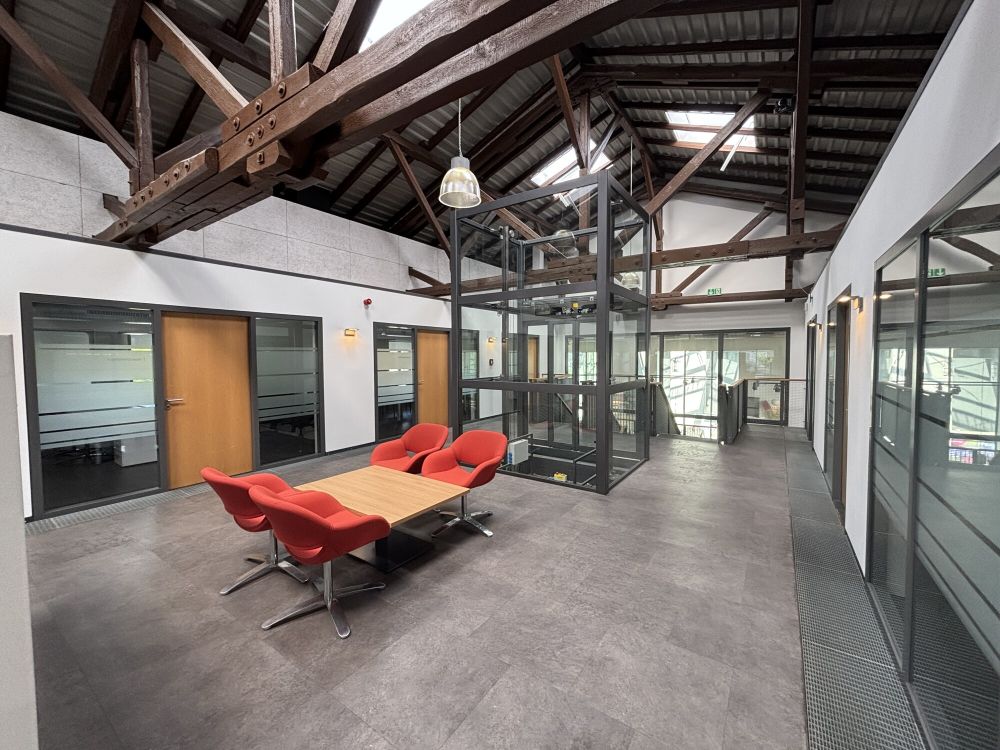 *EINZIGARTIG & MODERN*
geräumige Mietgewerbefläche direkt am Bahnhof von Rheine! (6)