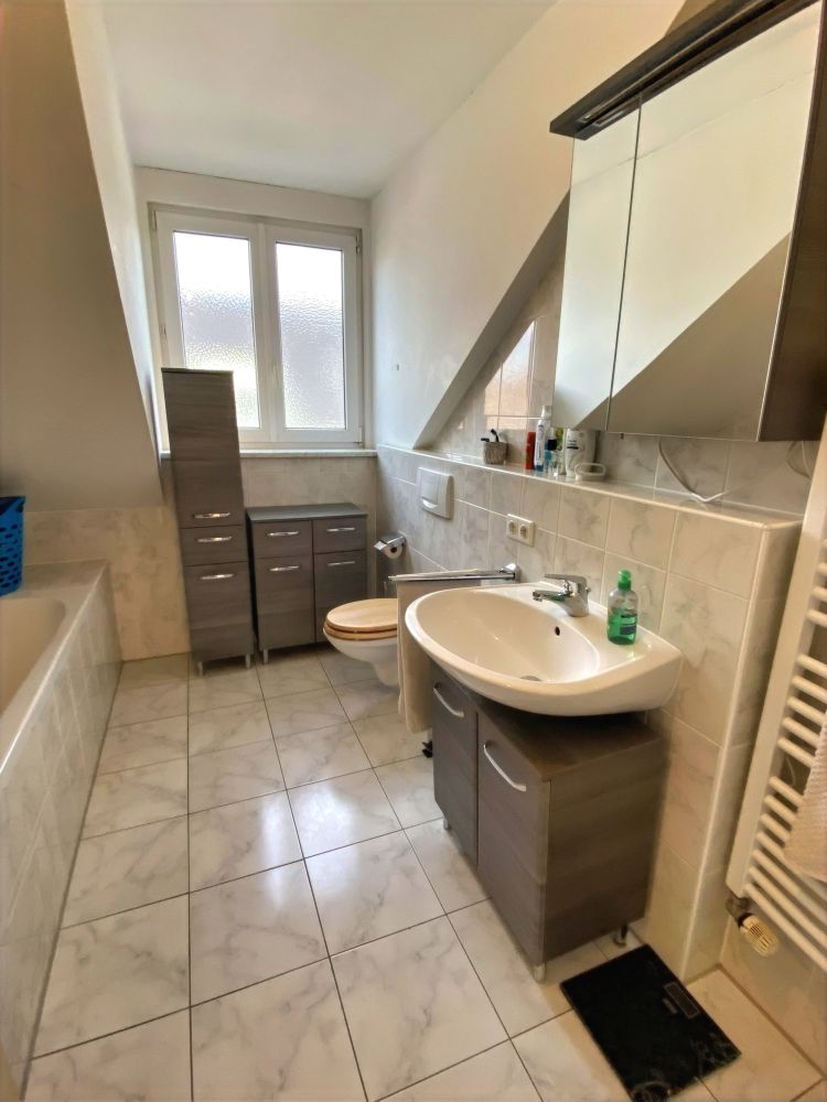 Schöne 2 Zimmer Dachgeschosswohnung zentral in Ismaning