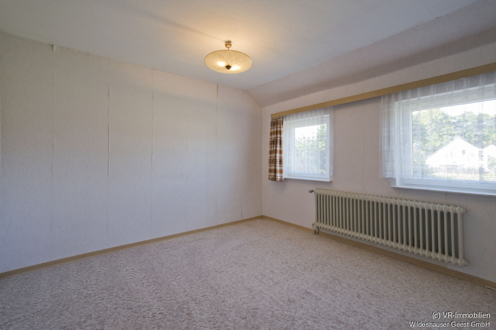 Geräumiges Einfamilienhaus mit Garten in Kirchhatten