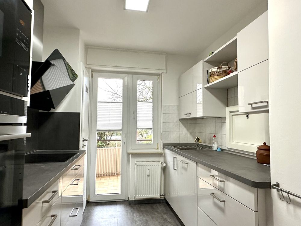 Balkonzugang und Durchreiche