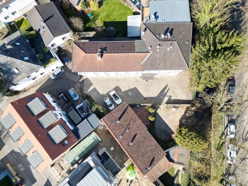 Besondere Investitionsmöglichkeit in Nieder-Eschbach mit Entwicklungspotenzial!