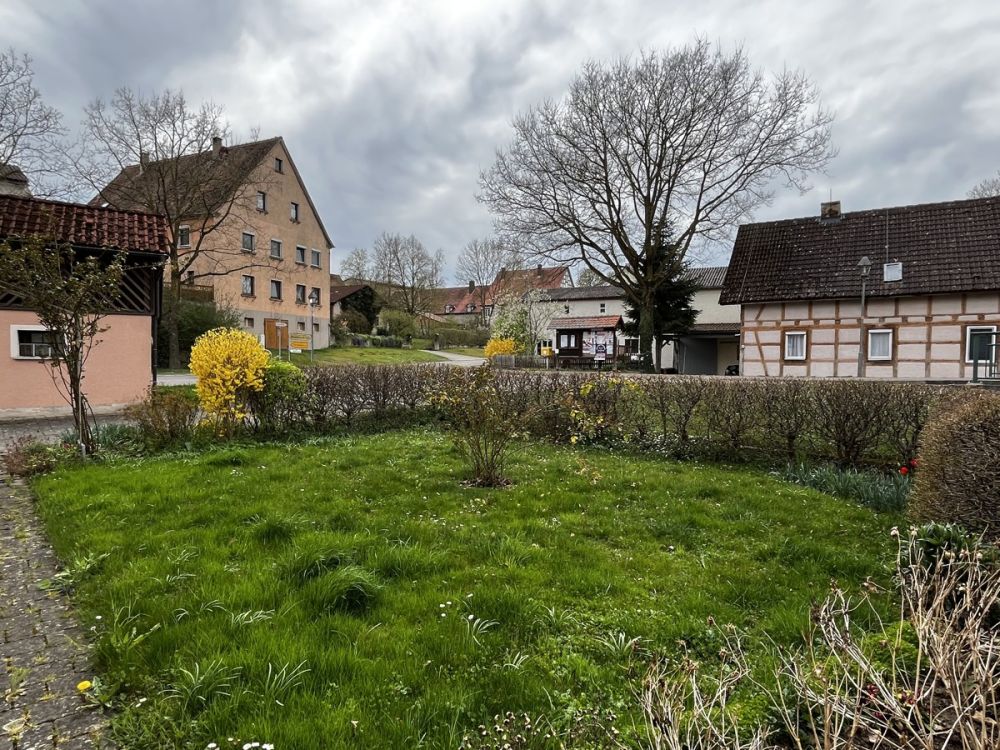Großzügiges Wohnen in ländlichem Umfeld mit genügend Platz für die ganze Familie und deren Hobbys!