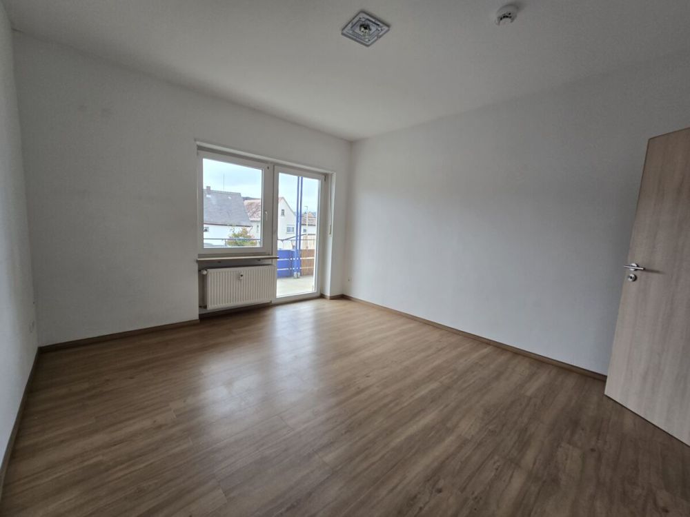 Großzügige, modernisierte 3-Zimmer-Wohnung
mit großem Balkon