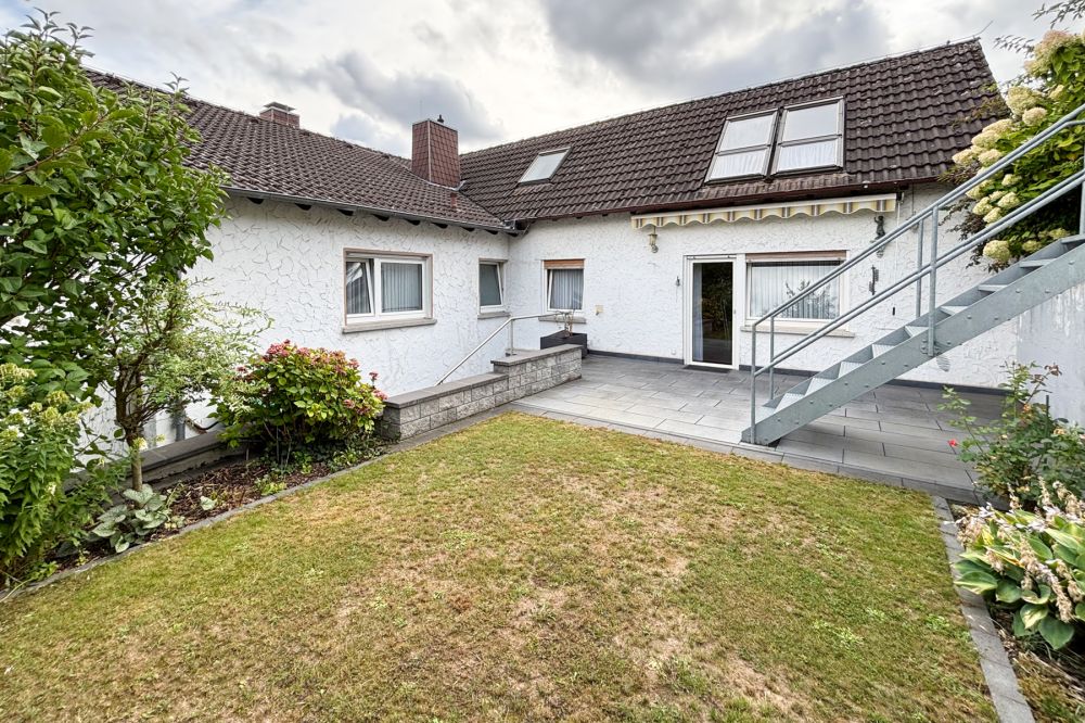 Sofort bezugsfrei – Attraktives Zweifamilienhaus für Familie und Generationen in Reinheim