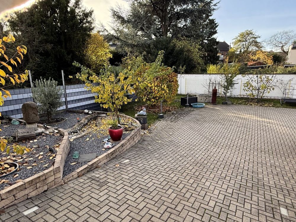 7 Parteienhaus mit schönem Innenhofgarten und Car-Ports in Duisburg Mittelmeiderich
