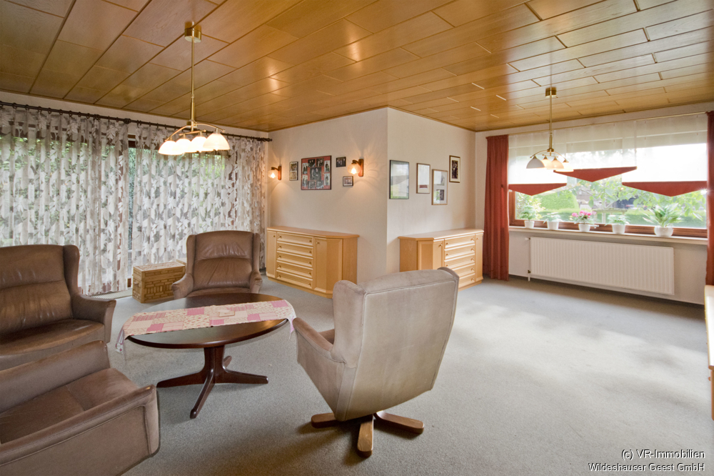 Großes Einfamilienhaus mit Vollkeller und Doppelgarage in Kirchhatten